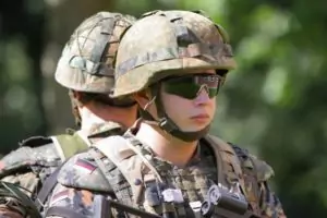 Bundeswehrrsoldaten sorgen für die richtige Absicherung. (Foto: Björn Wilke / Bundeswehr 2012)
